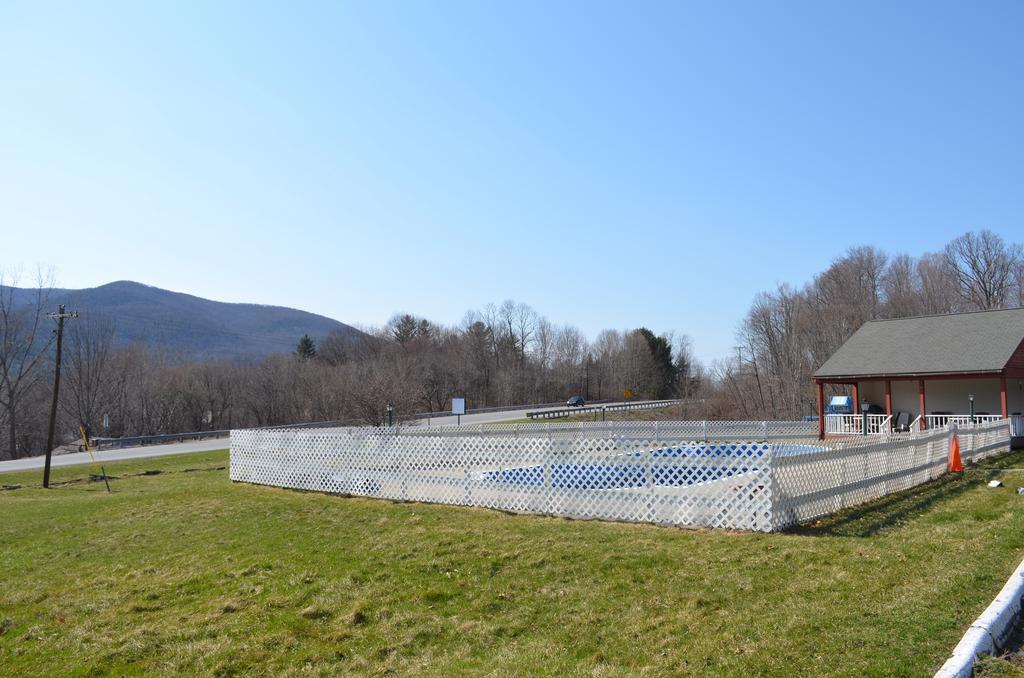 Ladd Brook Inn Pownal Buitenkant foto